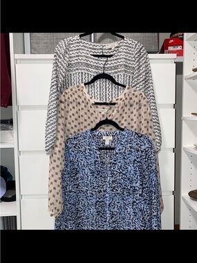 LOFT Black and White Vine-Print Top